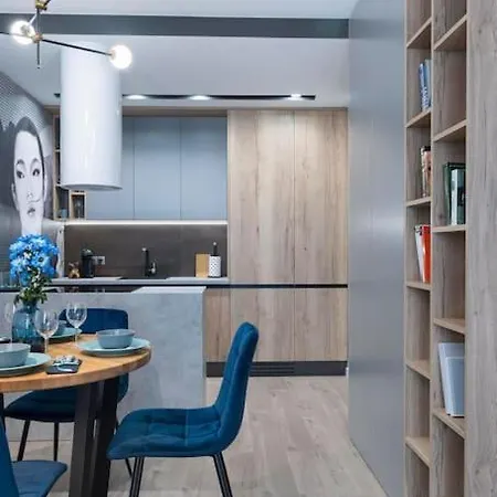 Apartment Of The Kings- Szafir
